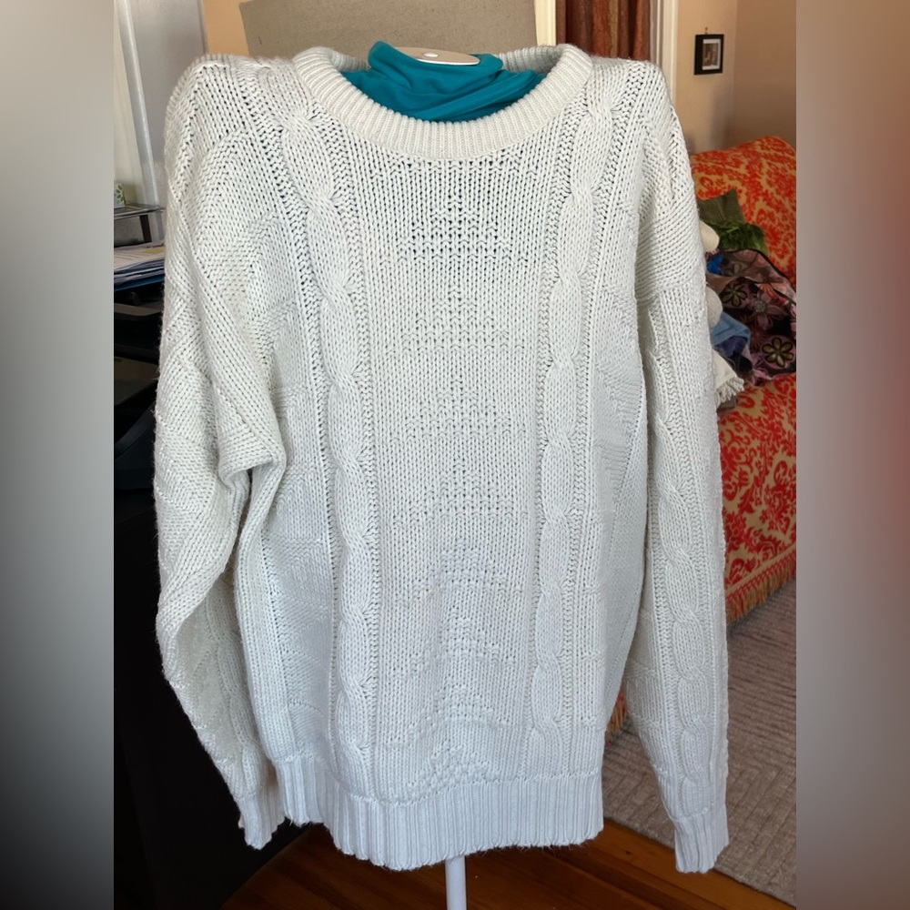 COLLEGE POINT Classic White Cable Knit Sweater